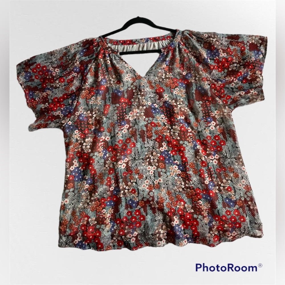 Floral, short sleeve 2xl blouse,  NWOT Sh0016